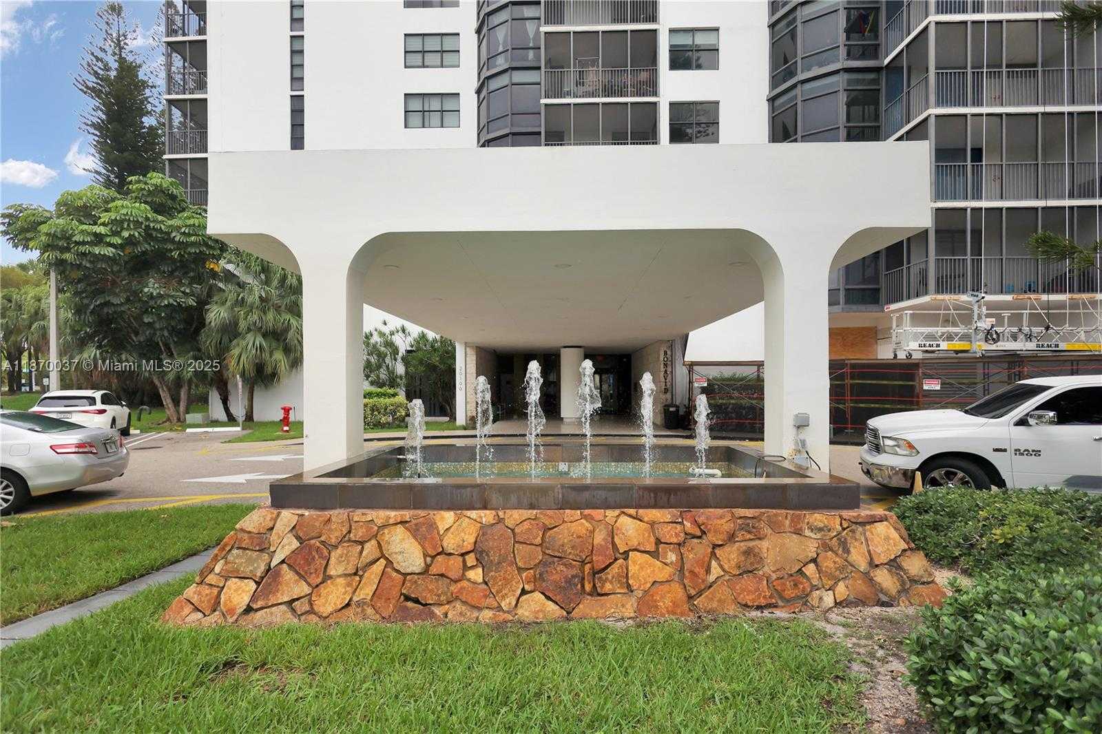 Small Image of 20100 WEST COUNTRY CLUB DR #809, Aventura Number 3