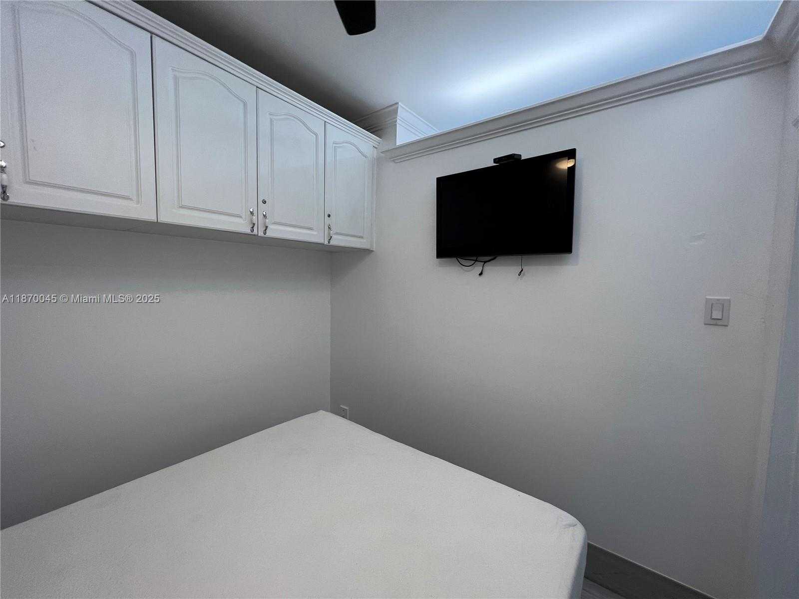 Small Image of 3710 COLLINS AVE #N-103, Miami Beach Number 27