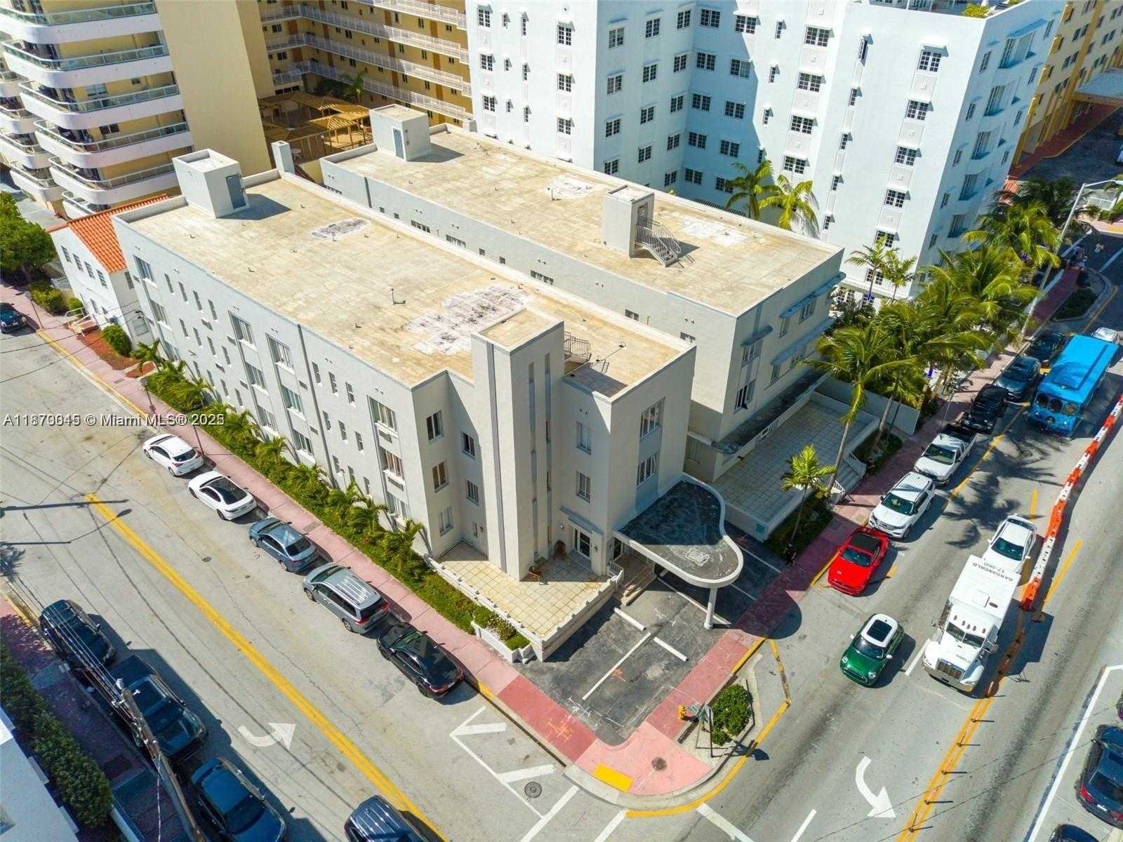Small Image of 3710 COLLINS AVE #N-103, Miami Beach Number 36