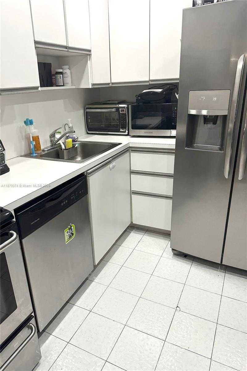 Small Image of 20335 E Country Club Dr, Aventura, FL 33180, USA Number 16