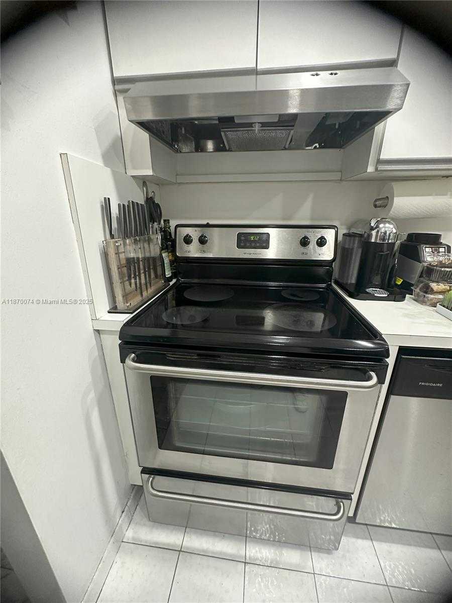 Small Image of 20335 E Country Club Dr, Aventura, FL 33180, USA Number 19