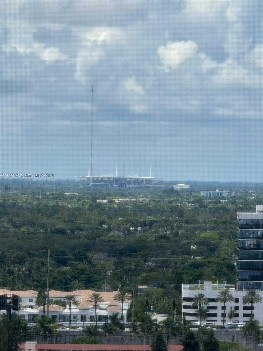 Small Image of 20335 E Country Club Dr, Aventura, FL 33180, USA Number 25