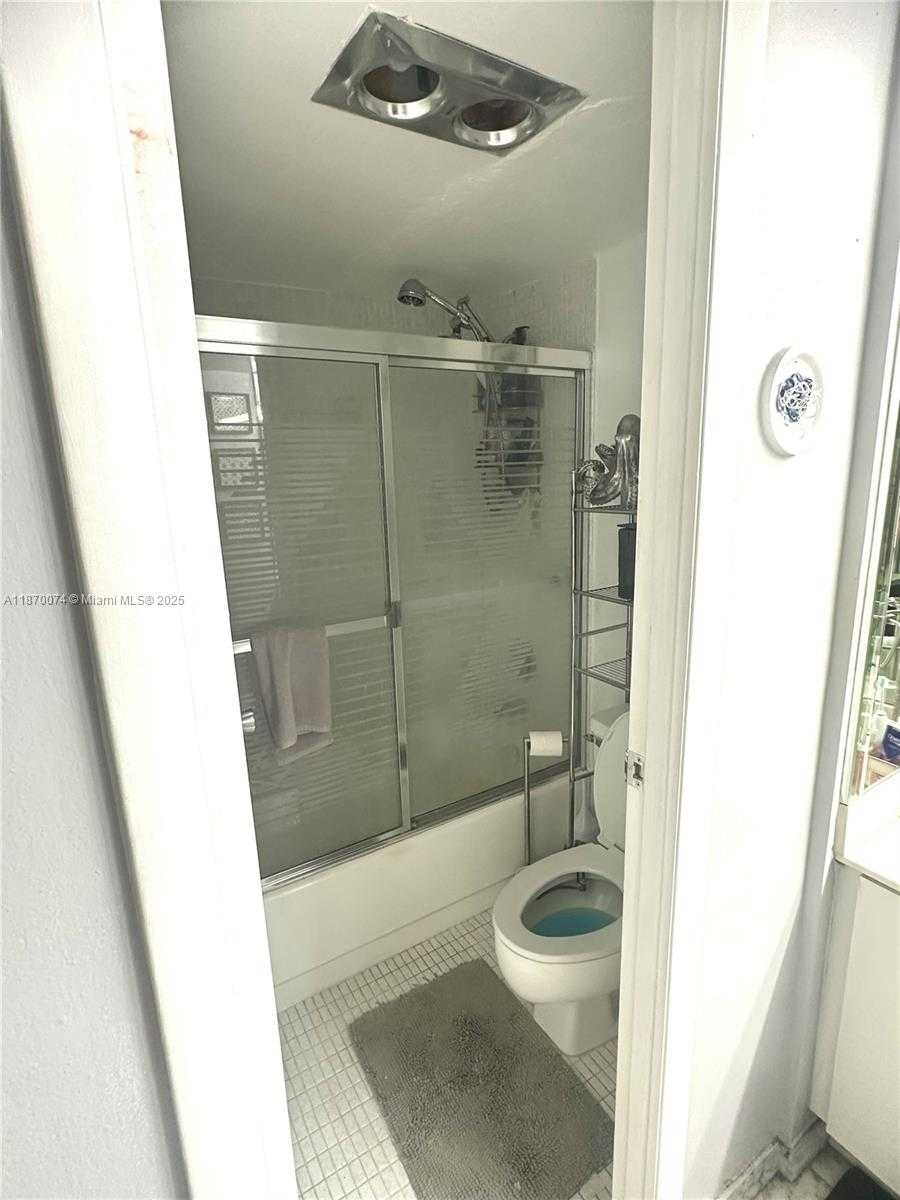 Small Image of 20335 E Country Club Dr, Aventura, FL 33180, USA Number 26