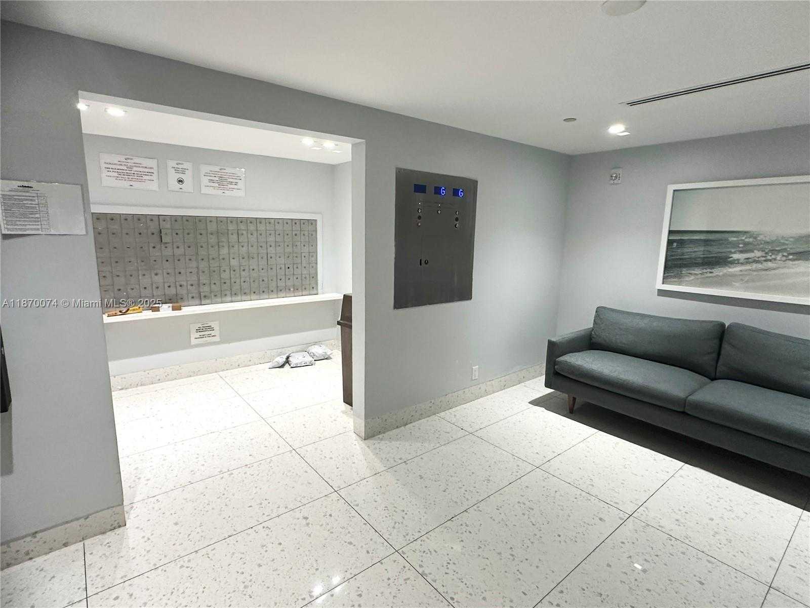 Small Image of 20335 E Country Club Dr, Aventura, FL 33180, USA Number 3