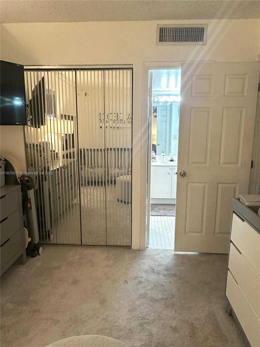 Small Image of 20335 E Country Club Dr, Aventura, FL 33180, USA Number 41