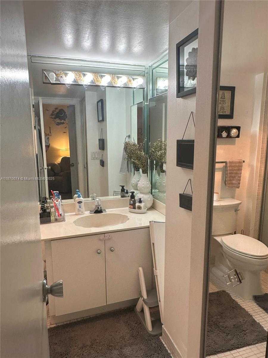 Small Image of 20335 E Country Club Dr, Aventura, FL 33180, USA Number 42