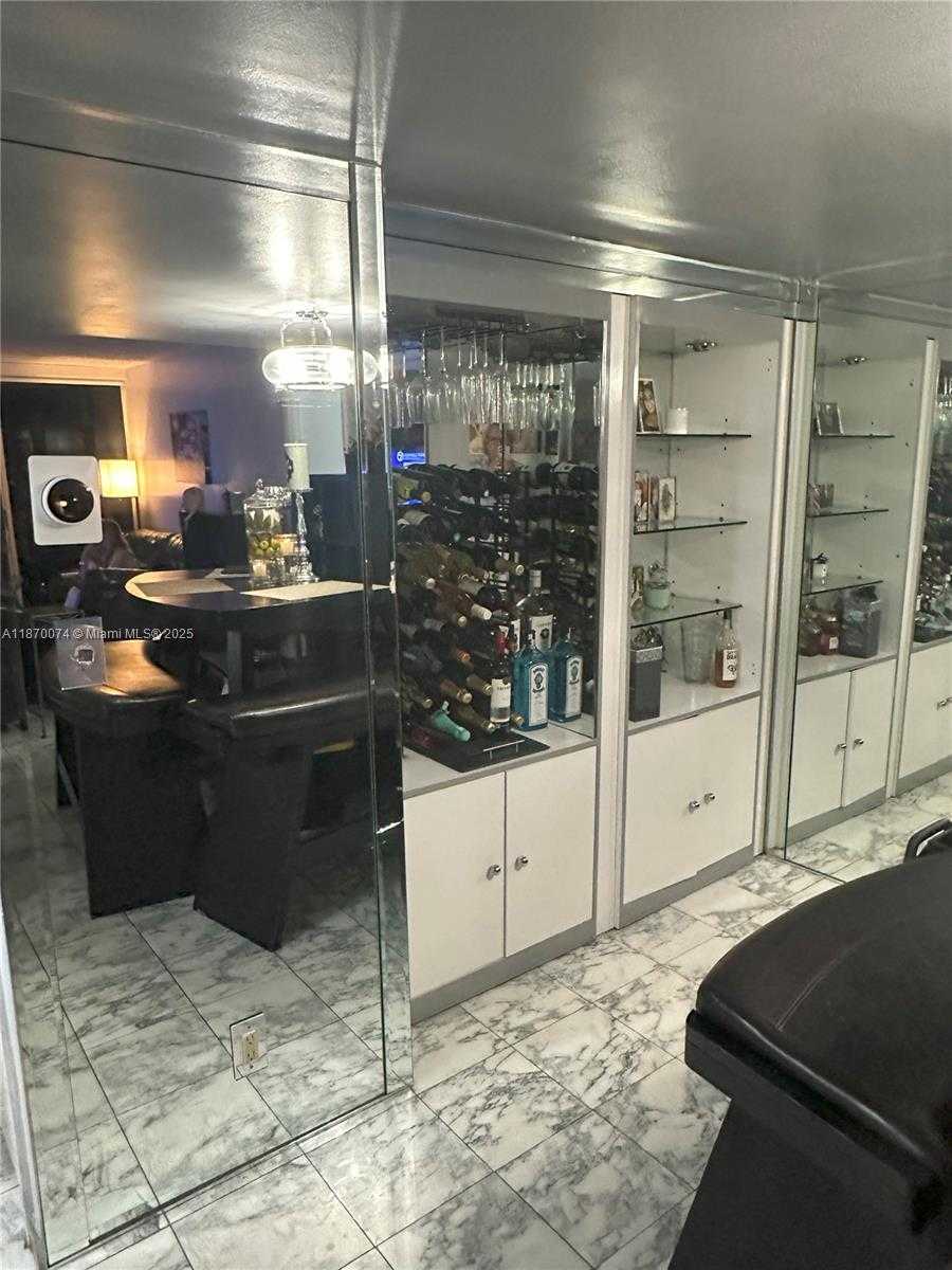 Small Image of 20335 E Country Club Dr, Aventura, FL 33180, USA Number 6