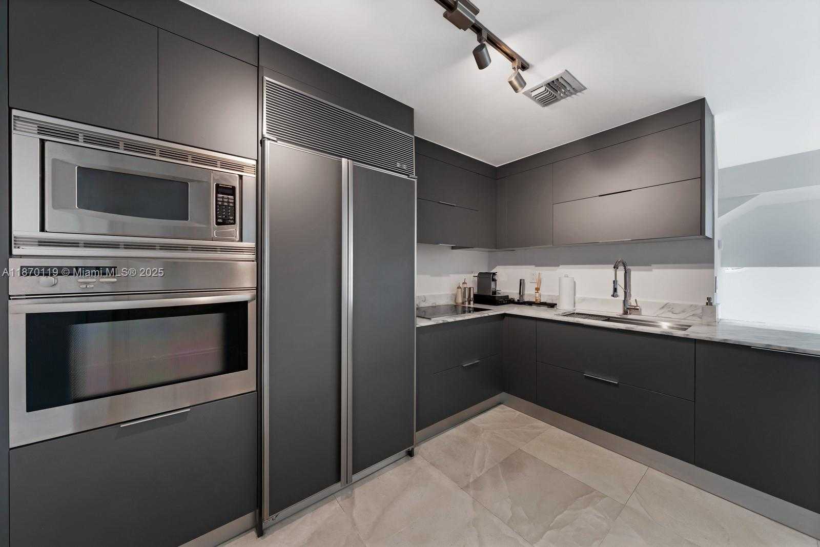 Small Image of 400 ALTON RD #TH-1A, Miami Beach Number 10