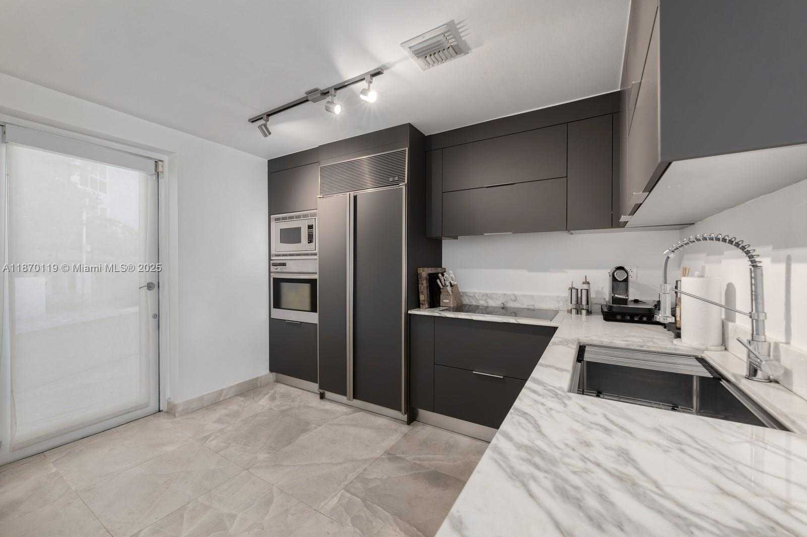 Small Image of 400 ALTON RD #TH-1A, Miami Beach Number 11