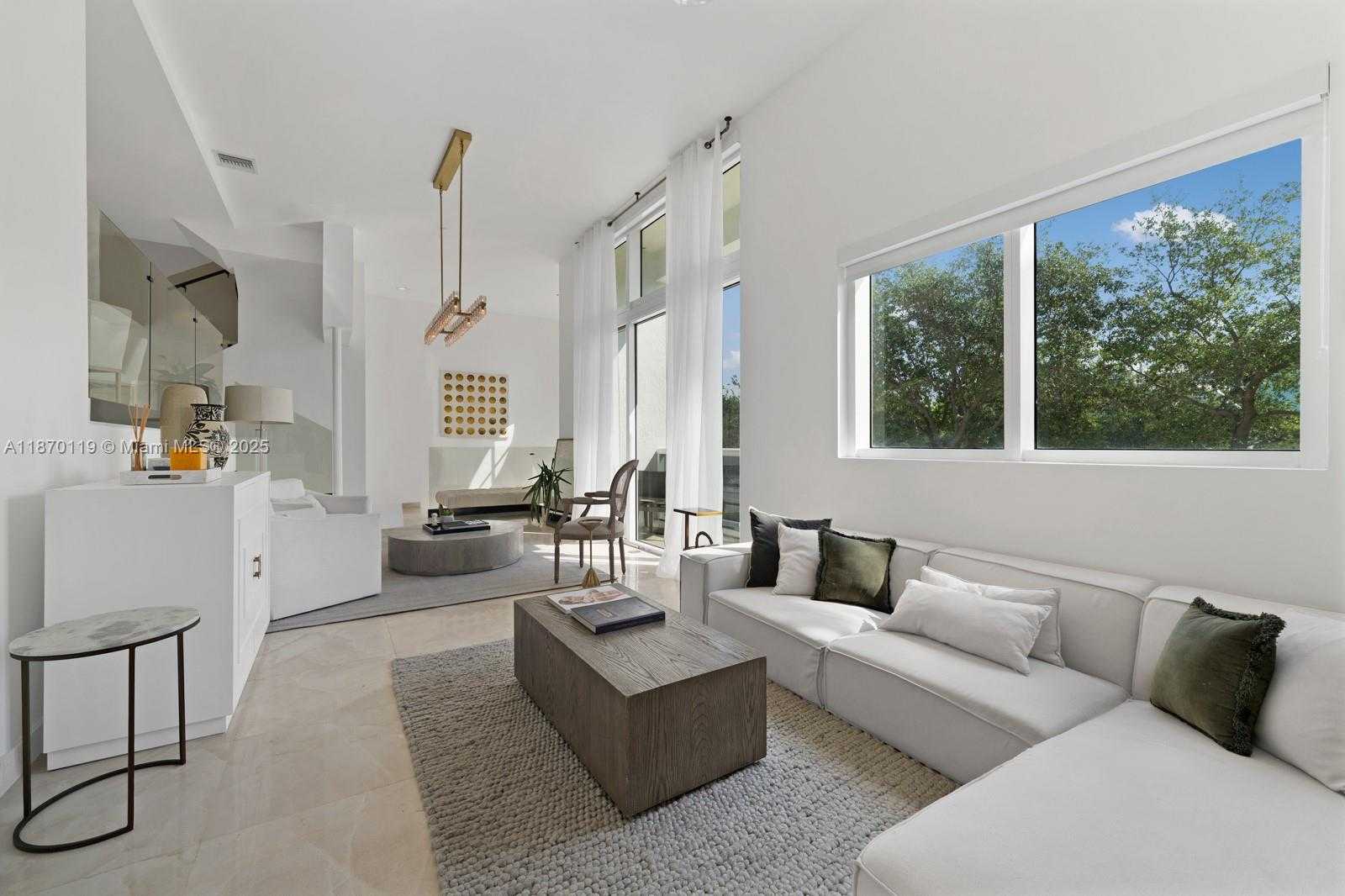 Small Image of 400 ALTON RD #TH-1A, Miami Beach Number 2