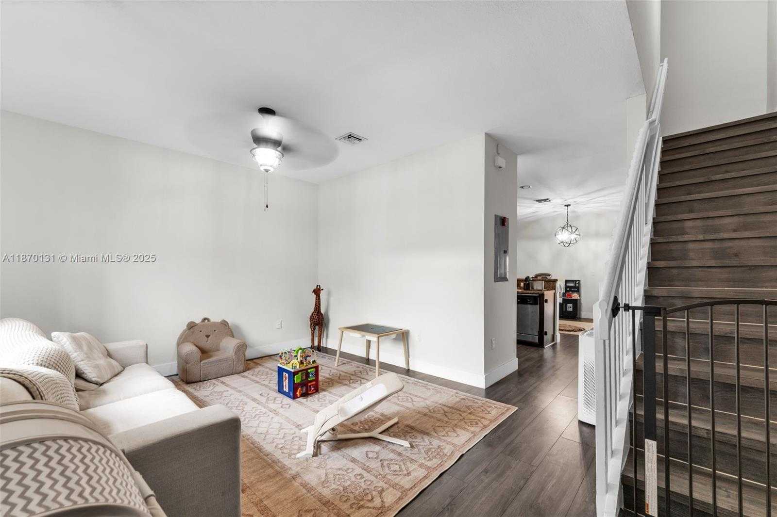 Small Image of 449 SOUTH EAST 32 TER, Homestead Number 33