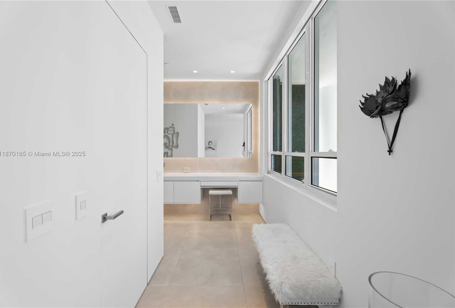 Small Image of 801 BRICKELL KEY BLVD #PH3306, Miami Number 33