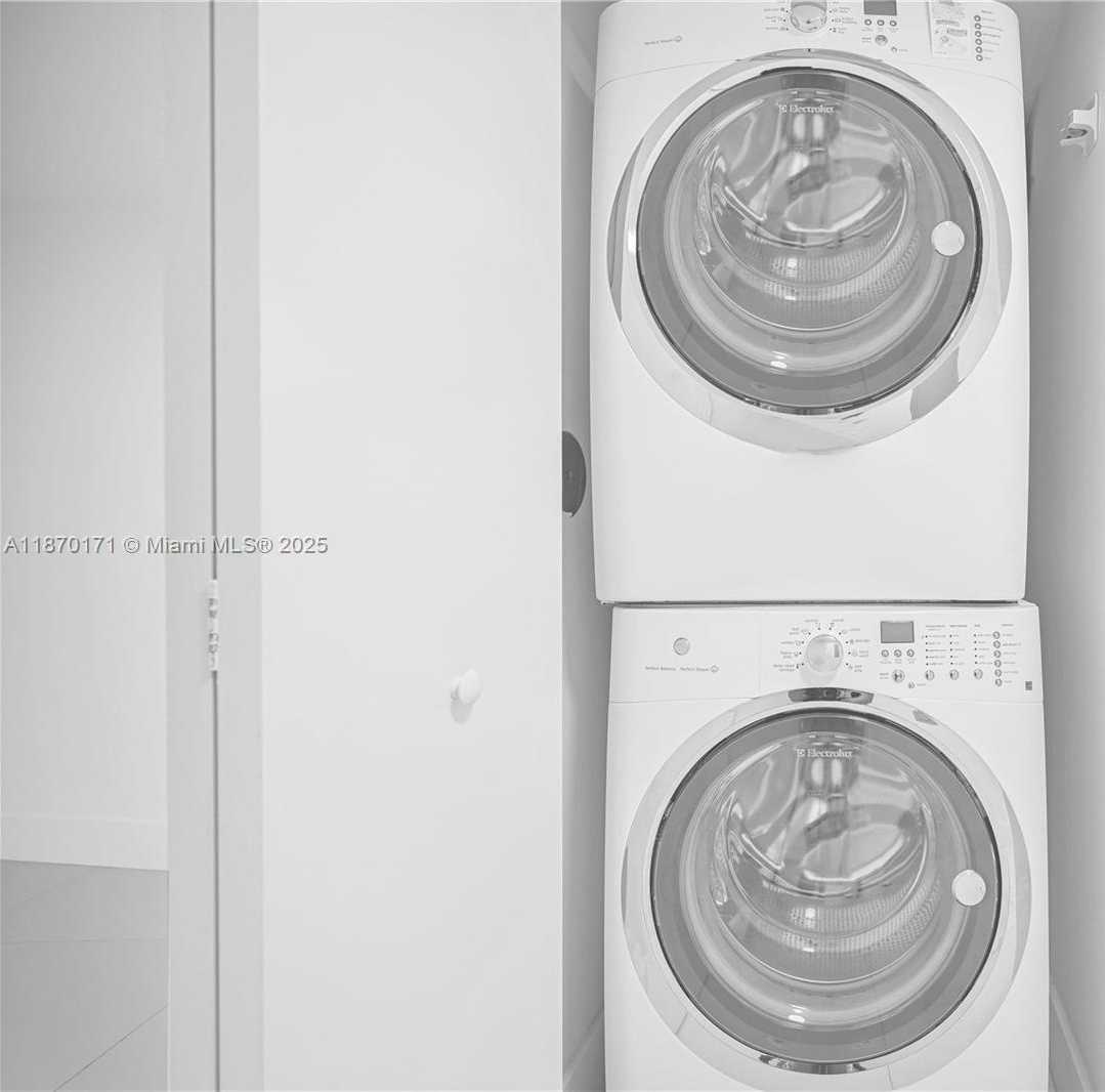 Small Image of 6620 INDIAN CREEK DR #116, Miami Beach Number 12