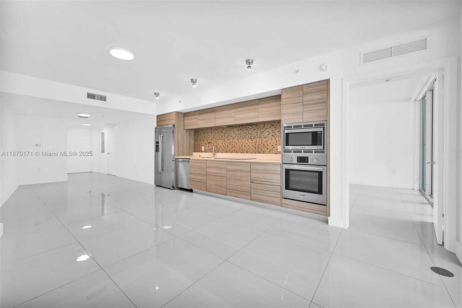 Small Image of 6620 INDIAN CREEK DR #116, Miami Beach Number 3
