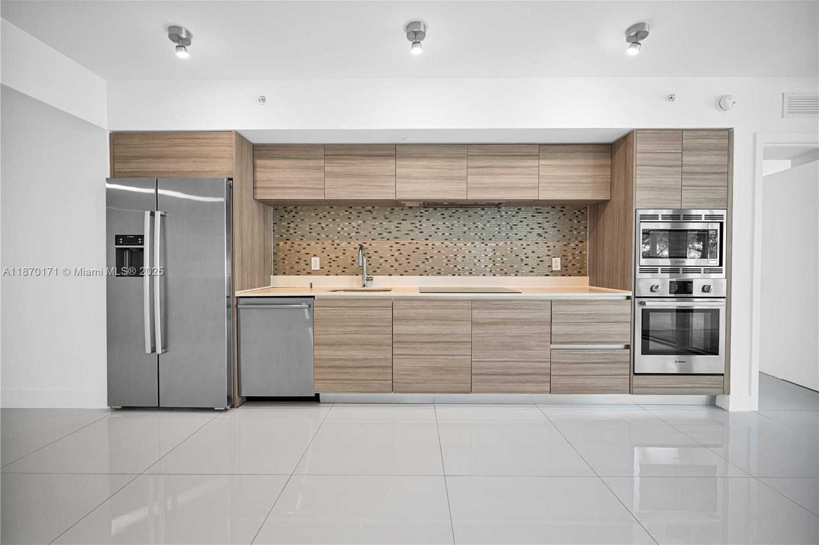 Small Image of 6620 INDIAN CREEK DR #116, Miami Beach Number 4