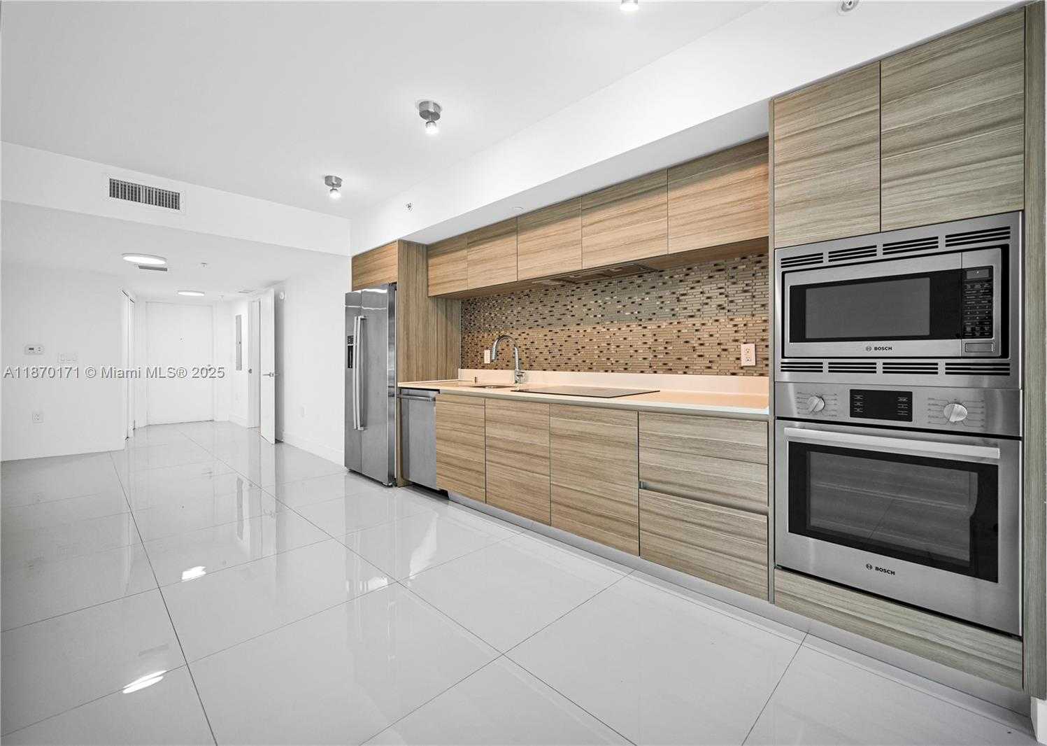 Small Image of 6620 INDIAN CREEK DR #116, Miami Beach Number 5