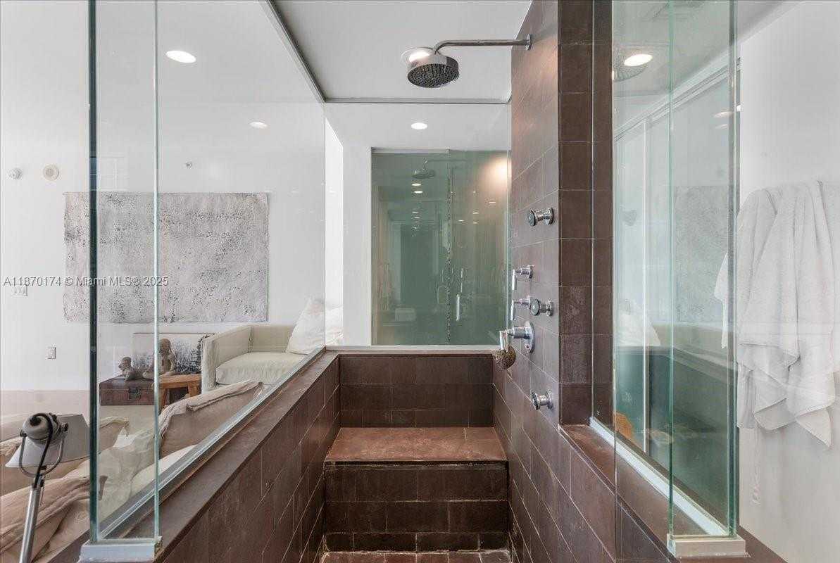 Small Image of 1040 BISCAYNE BLVD #2904, Miami Number 16