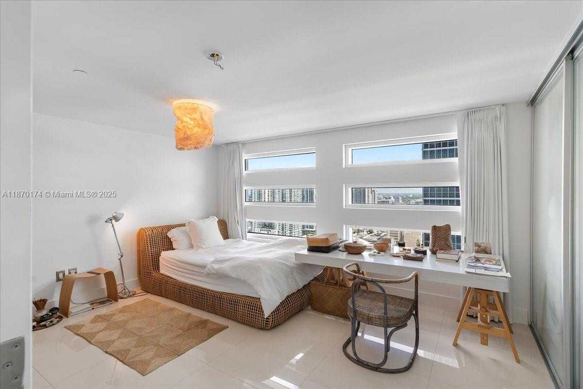 Small Image of 1040 BISCAYNE BLVD #2904, Miami Number 17