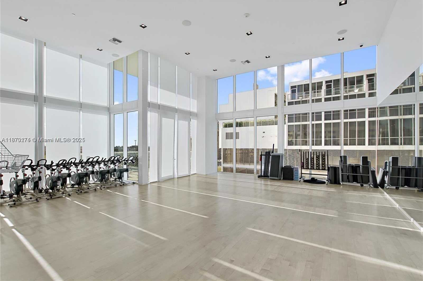 Small Image of 1040 BISCAYNE BLVD #2904, Miami Number 29