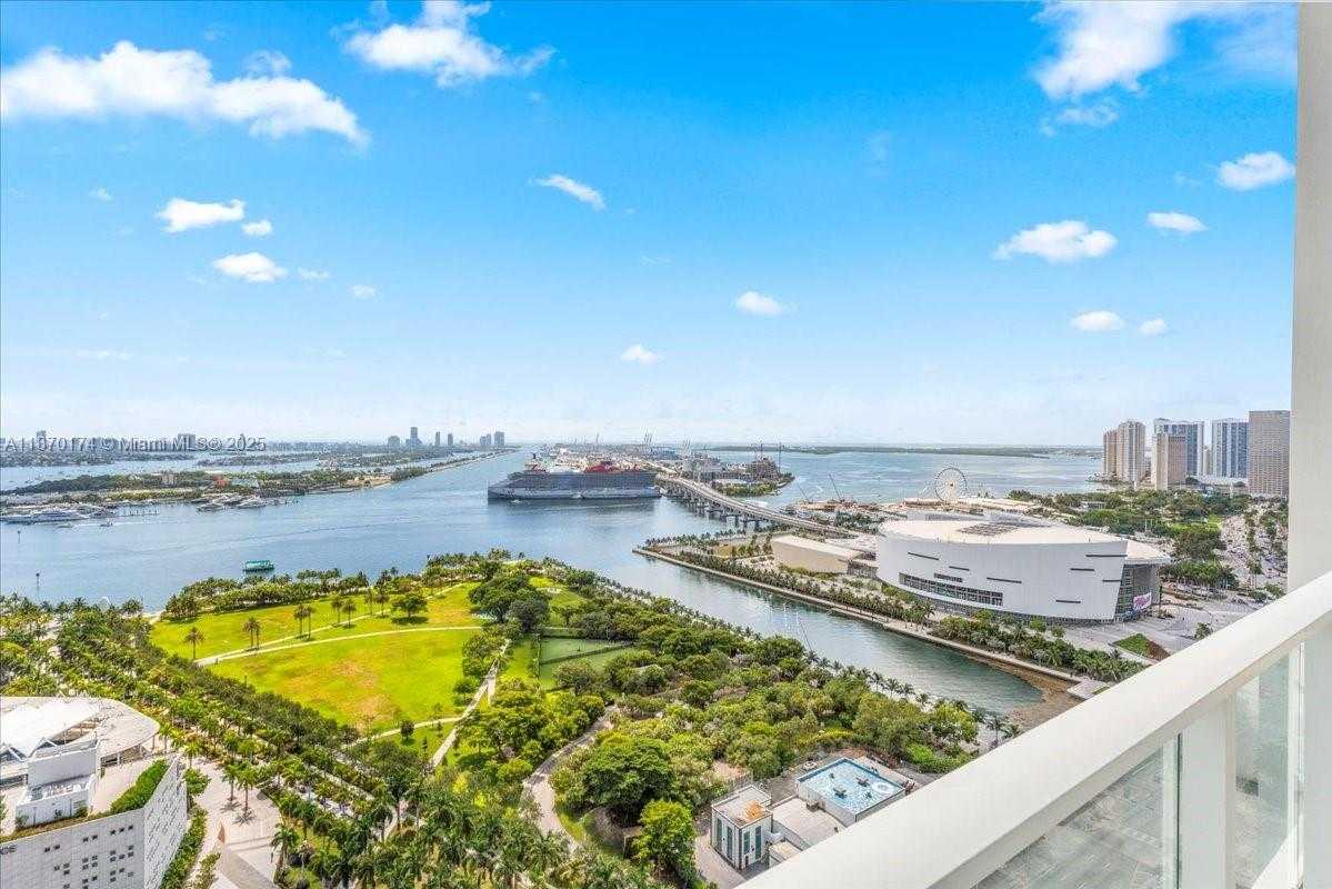 Small Image of 1040 BISCAYNE BLVD #2904, Miami Number 3