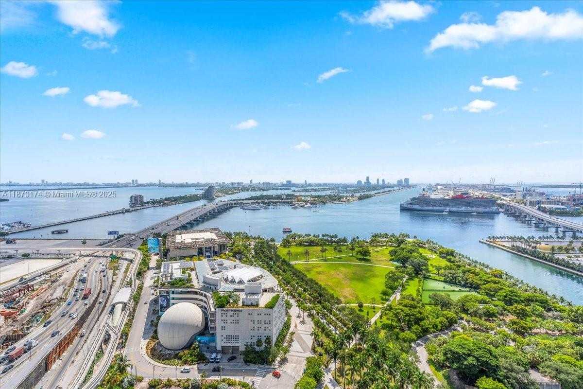 Small Image of 1040 BISCAYNE BLVD #2904, Miami Number 4