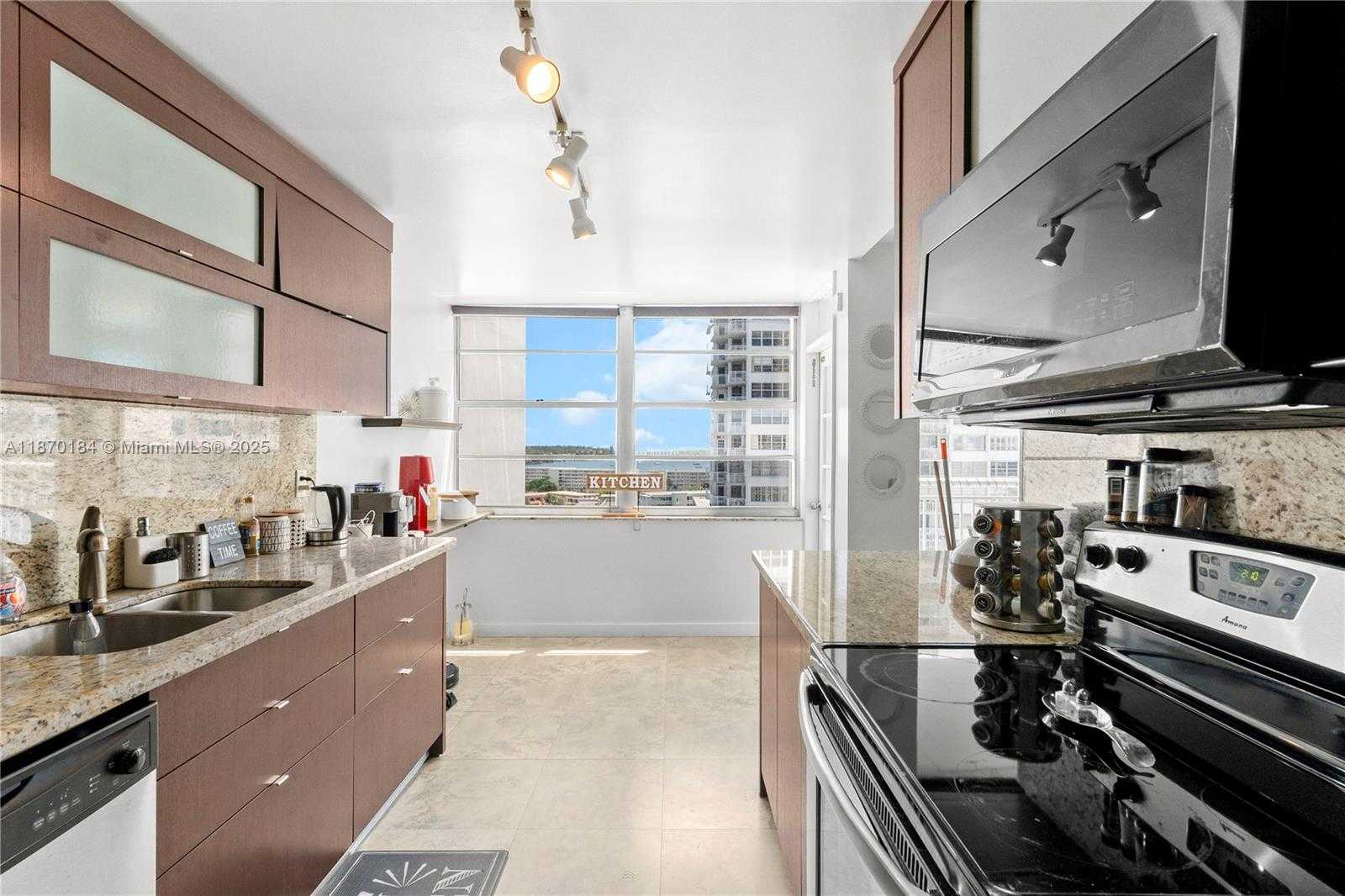 Small Image of 18071 BISCAYNE BLVD #1404, Aventura Number 3