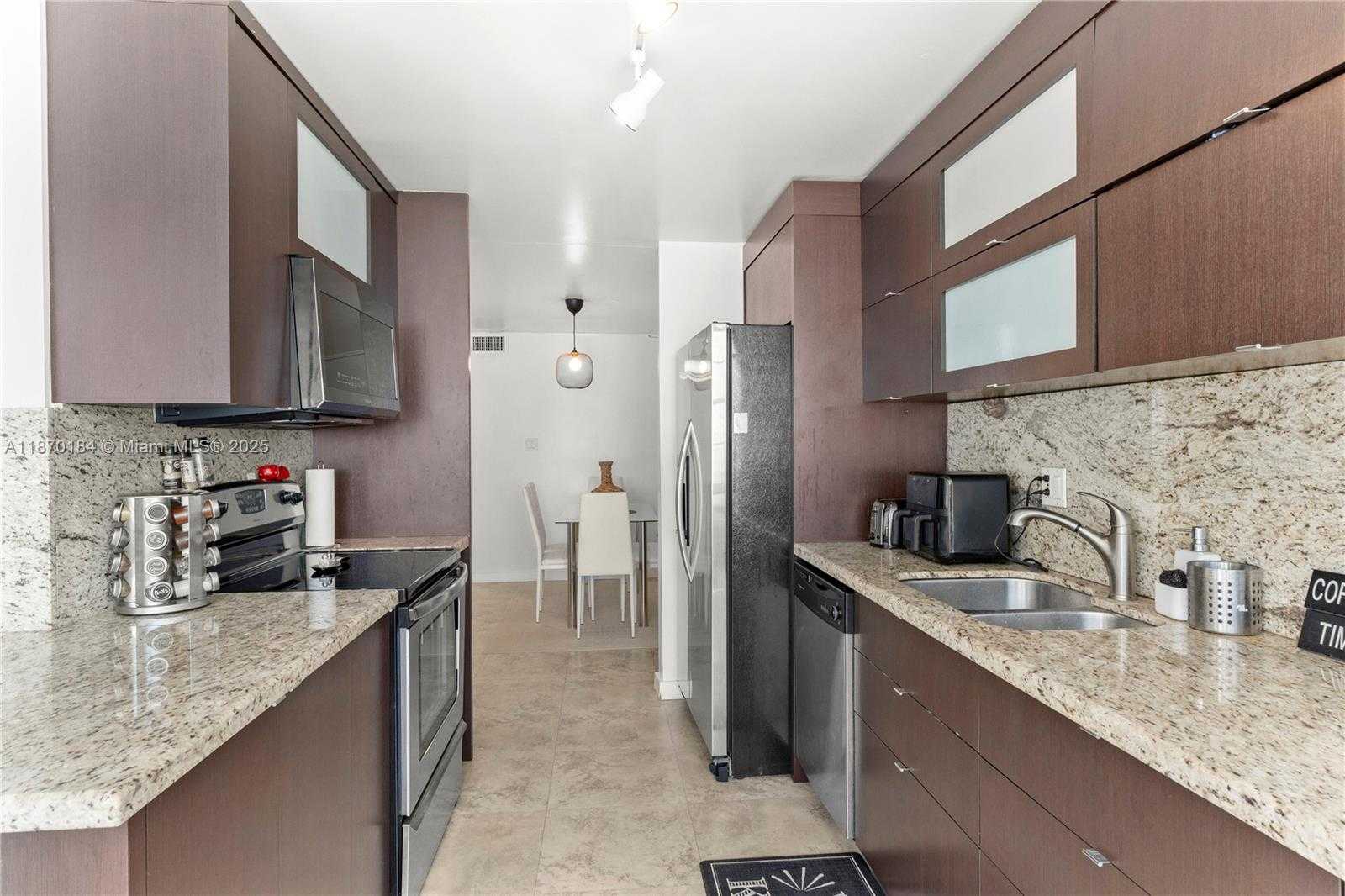 Small Image of 18071 BISCAYNE BLVD #1404, Aventura Number 4