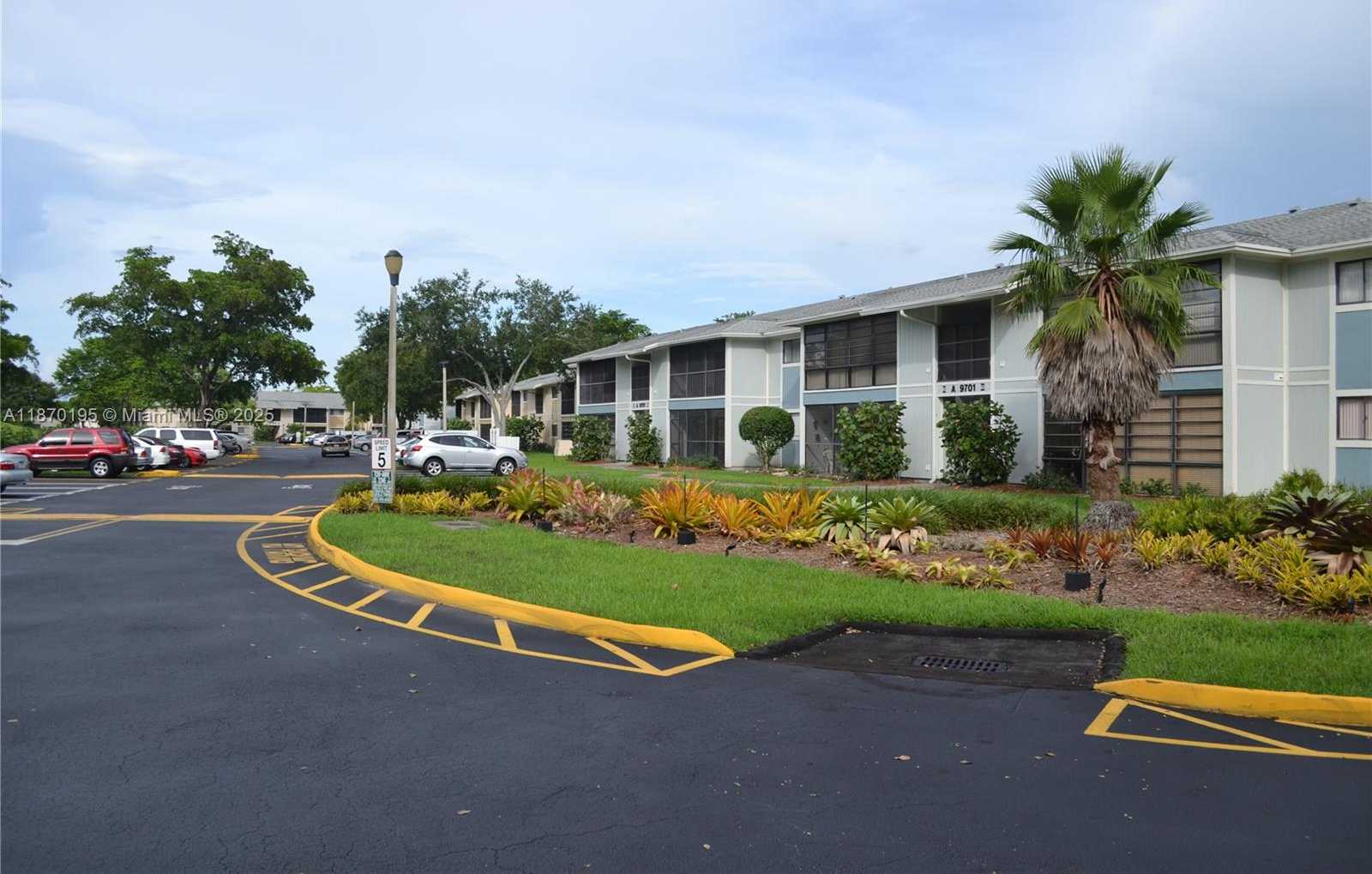 Small Image of 9727 HAMMOCKS BLVD #207D, Miami Number 36