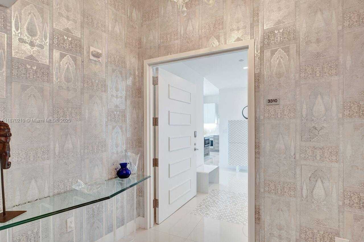 Small Image of 2020 NORTH BAYSHORE DR #3310, Miami Number 19