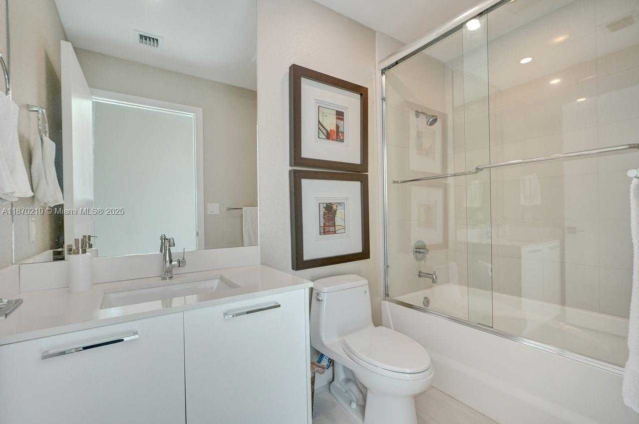 Small Image of 2020 NORTH BAYSHORE DR #3310, Miami Number 29