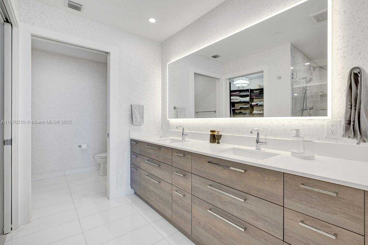 Small Image of 2020 NORTH BAYSHORE DR #3310, Miami Number 41