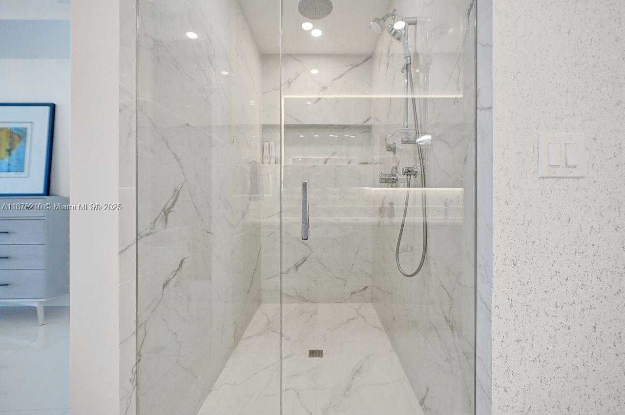 Small Image of 2020 NORTH BAYSHORE DR #3310, Miami Number 42