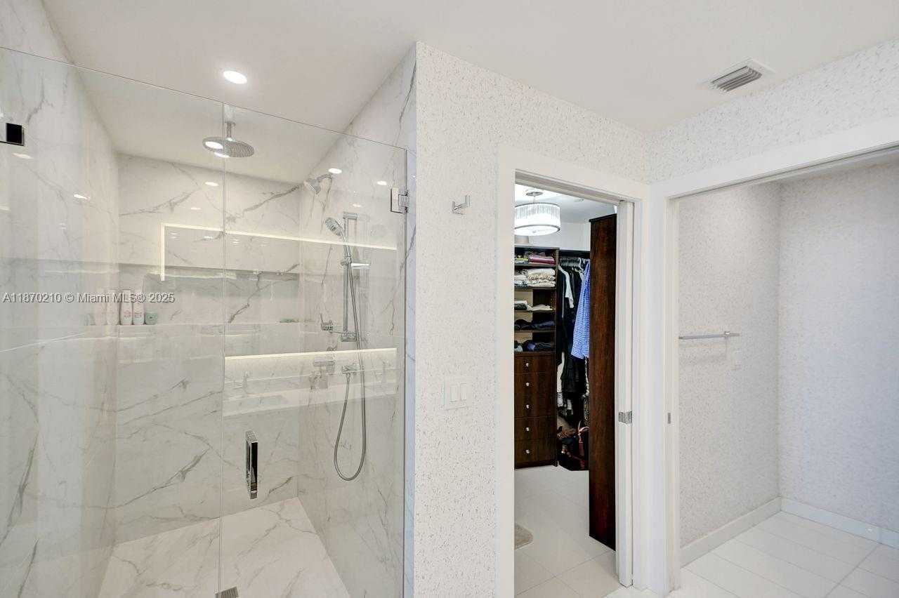 Small Image of 2020 NORTH BAYSHORE DR #3310, Miami Number 43