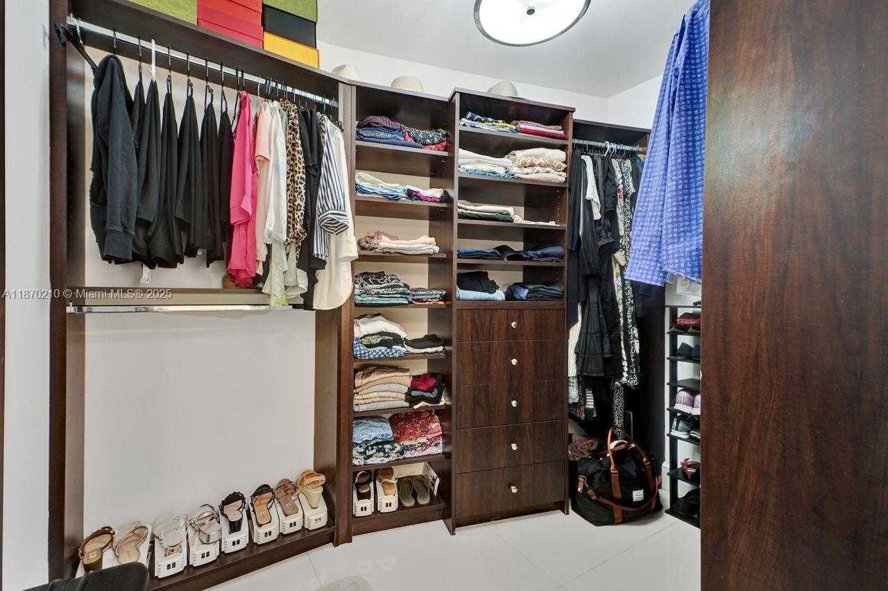 Small Image of 2020 NORTH BAYSHORE DR #3310, Miami Number 48