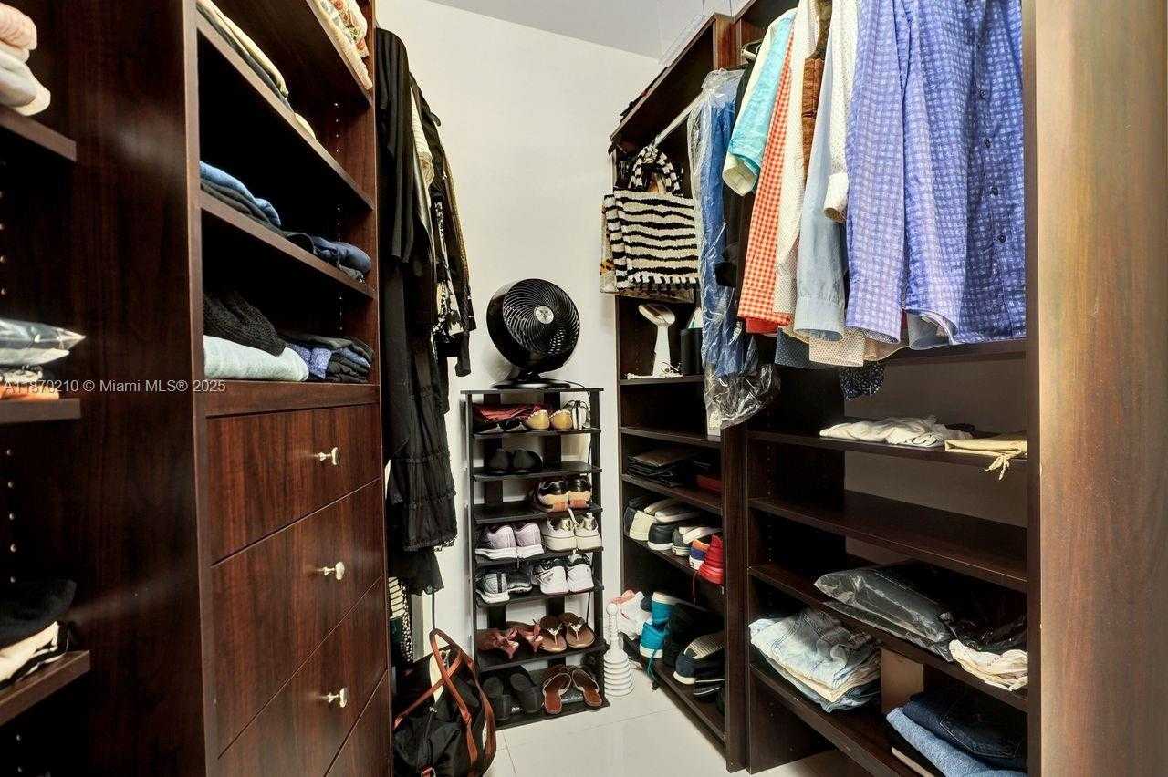 Small Image of 2020 NORTH BAYSHORE DR #3310, Miami Number 49
