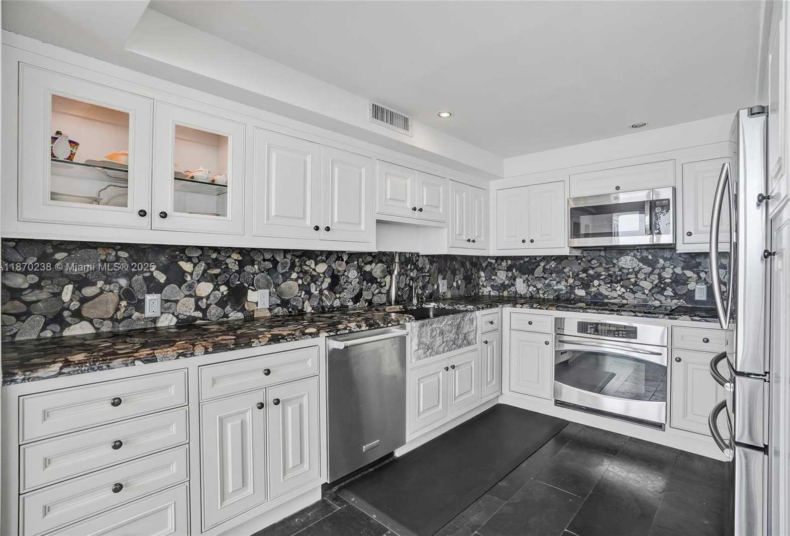 Small Image of 11 ISLAND AVE #1611, Miami Beach Number 4