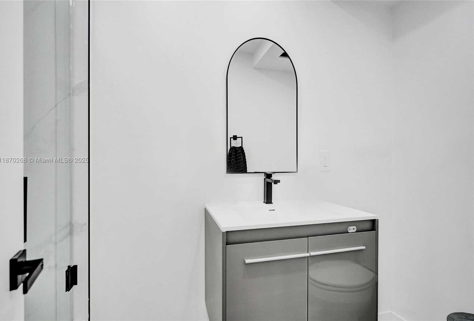 Small Image of 1985 SOUTH OCEAN DR #11L, Hallandale Beach Number 11