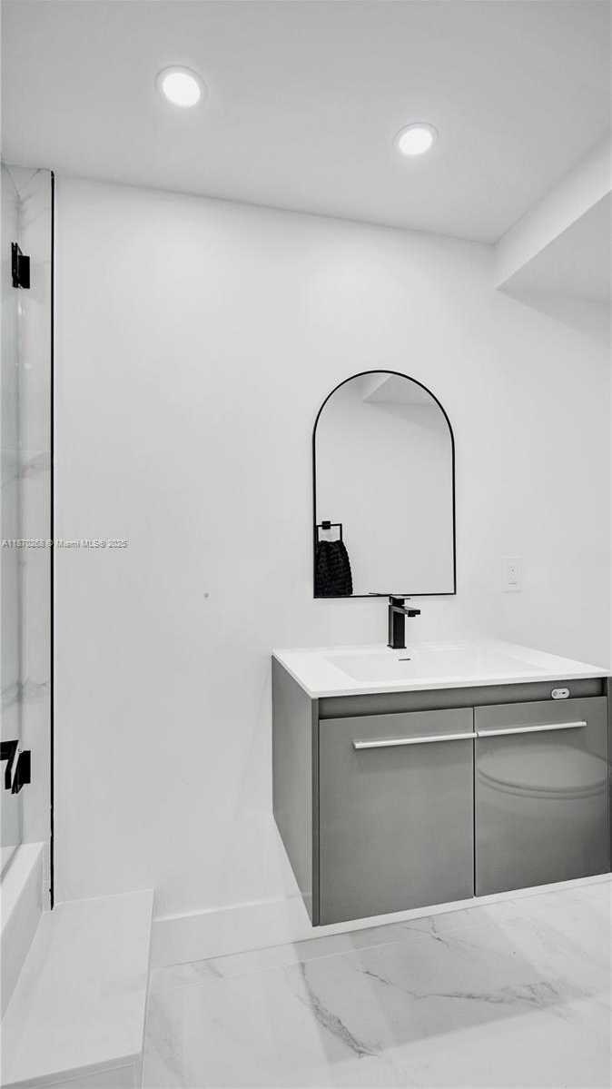 Small Image of 1985 SOUTH OCEAN DR #11L, Hallandale Beach Number 12