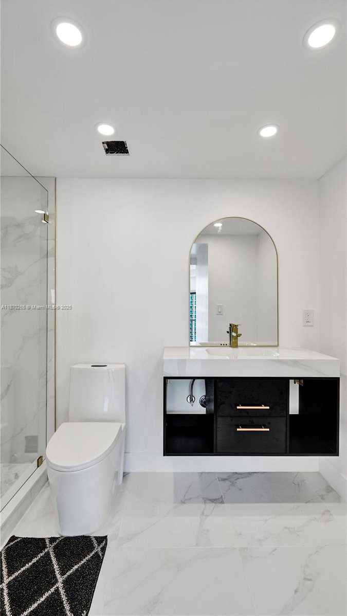 Small Image of 1985 SOUTH OCEAN DR #11L, Hallandale Beach Number 19