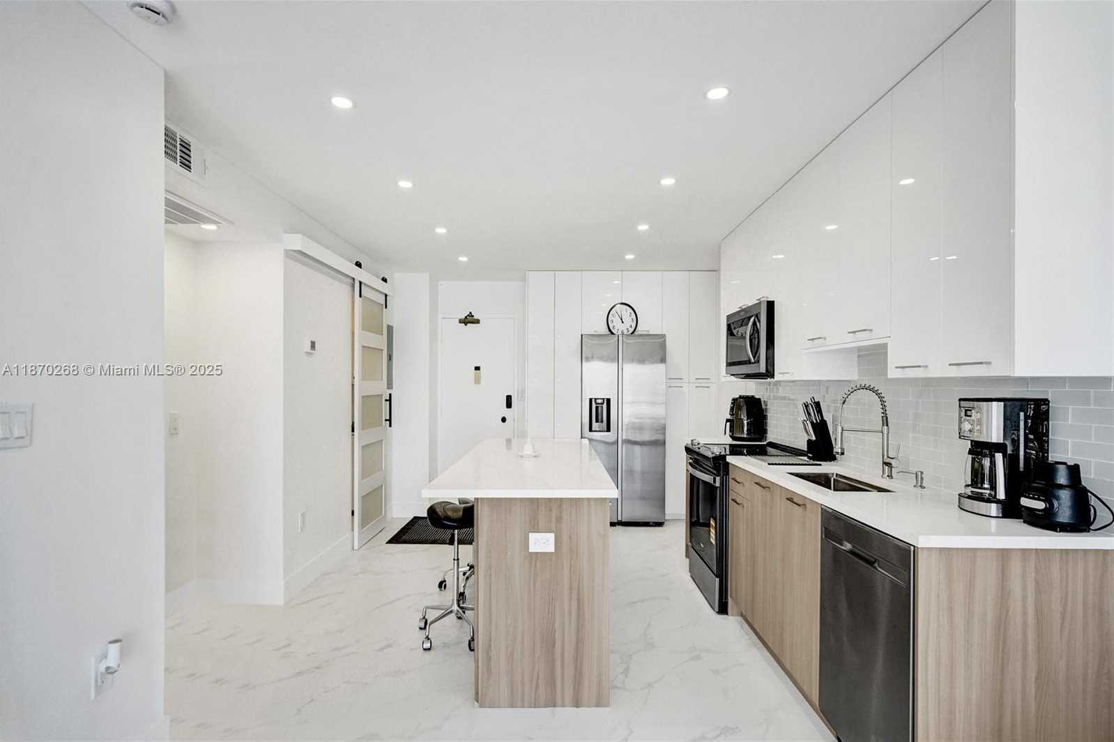 Small Image of 1985 SOUTH OCEAN DR #11L, Hallandale Beach Number 2