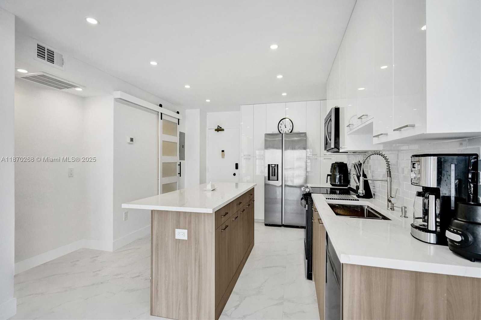 Small Image of 1985 SOUTH OCEAN DR #11L, Hallandale Beach Number 3
