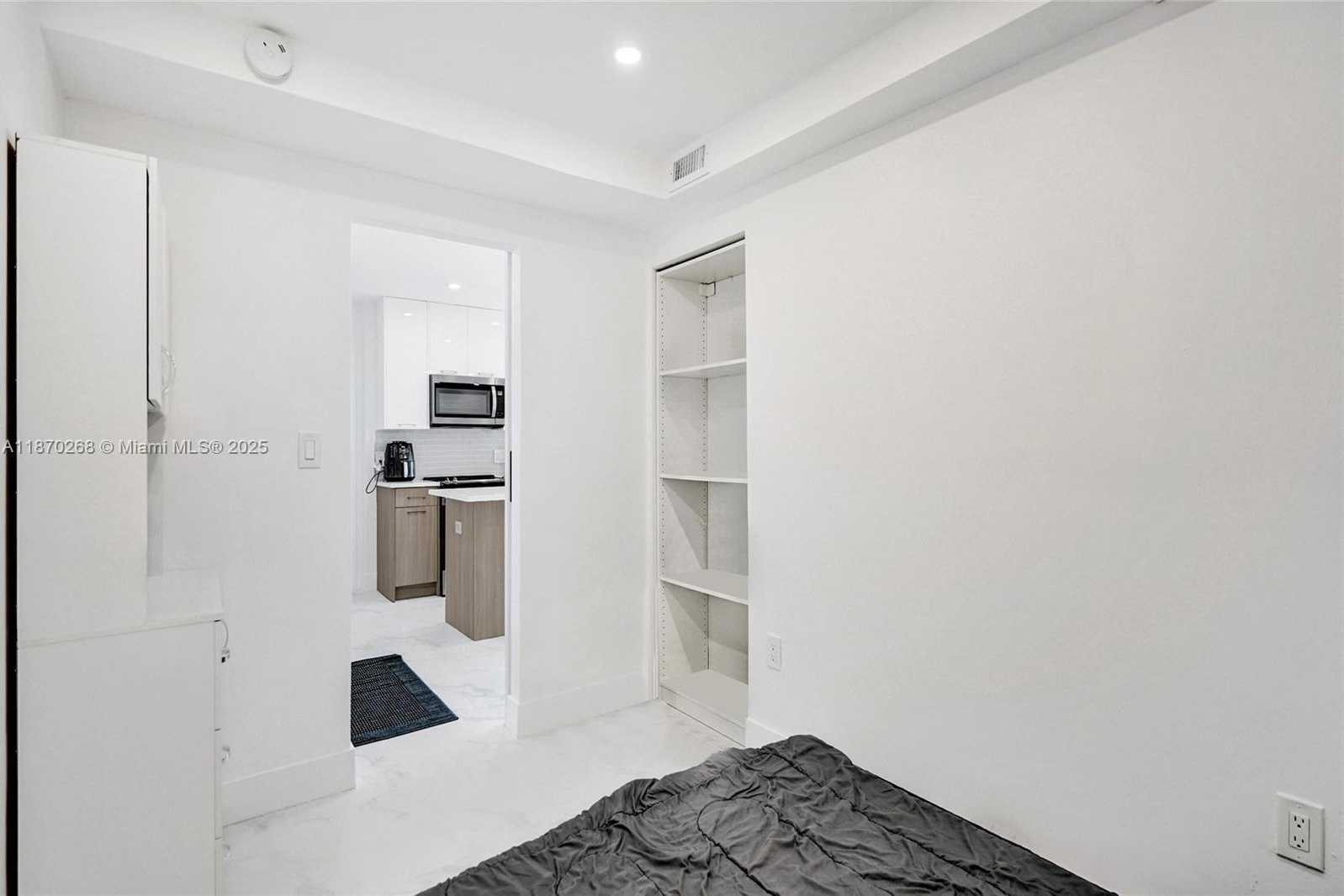 Small Image of 1985 SOUTH OCEAN DR #11L, Hallandale Beach Number 9