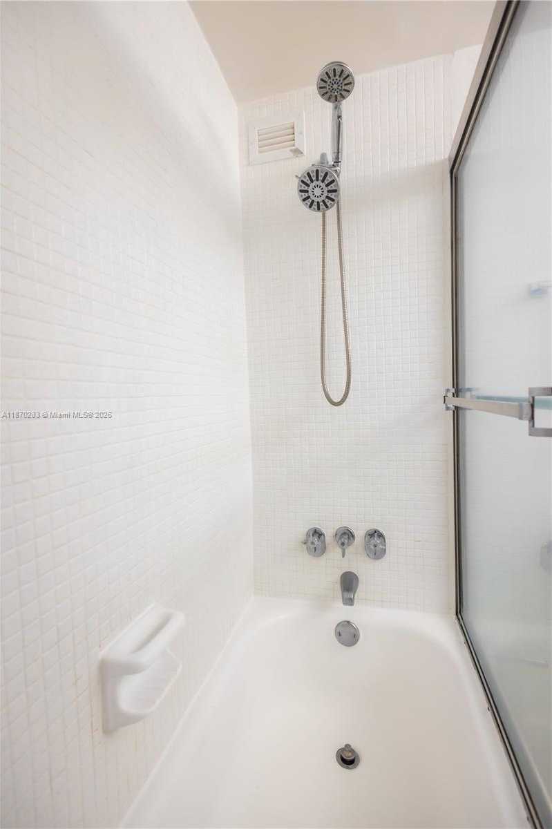 Small Image of 1000 WEST AVE #430, Miami Beach Number 12