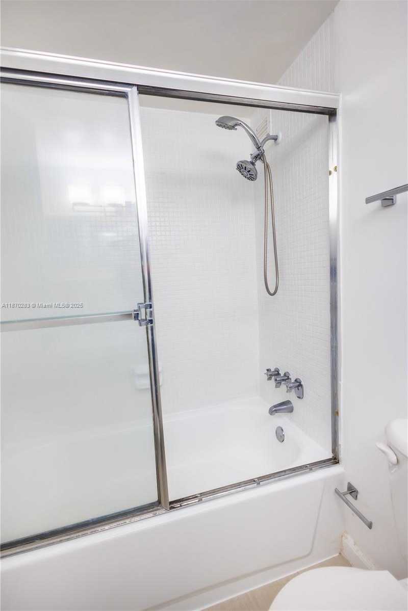 Small Image of 1000 WEST AVE #430, Miami Beach Number 13