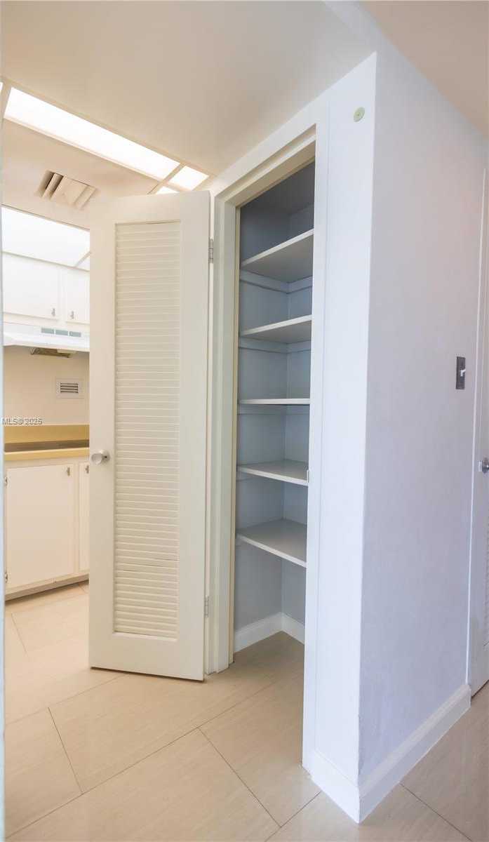 Small Image of 1000 WEST AVE #430, Miami Beach Number 14