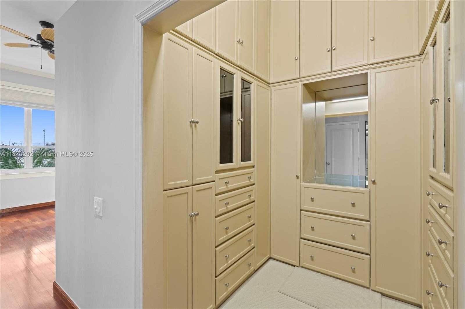Small Image of 888 BRICKELL KEY DR #408, Miami Number 5