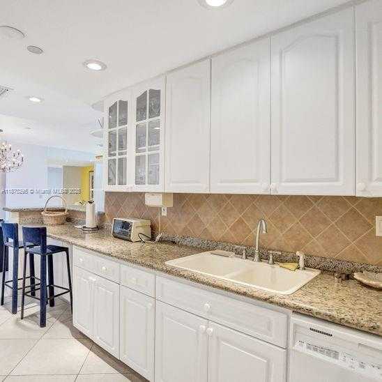 Small Image of 151 CRANDON BLVD #1130, Key Biscayne Number 7