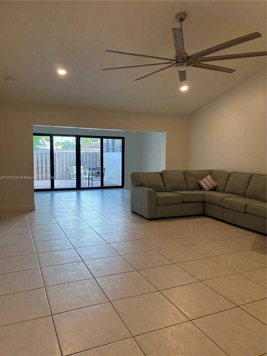 Small Image of 11527 SOUTH WEST 84TH LN, Miami Number 12