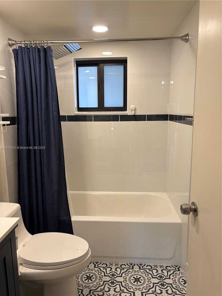 Small Image of 11527 SOUTH WEST 84TH LN, Miami Number 13