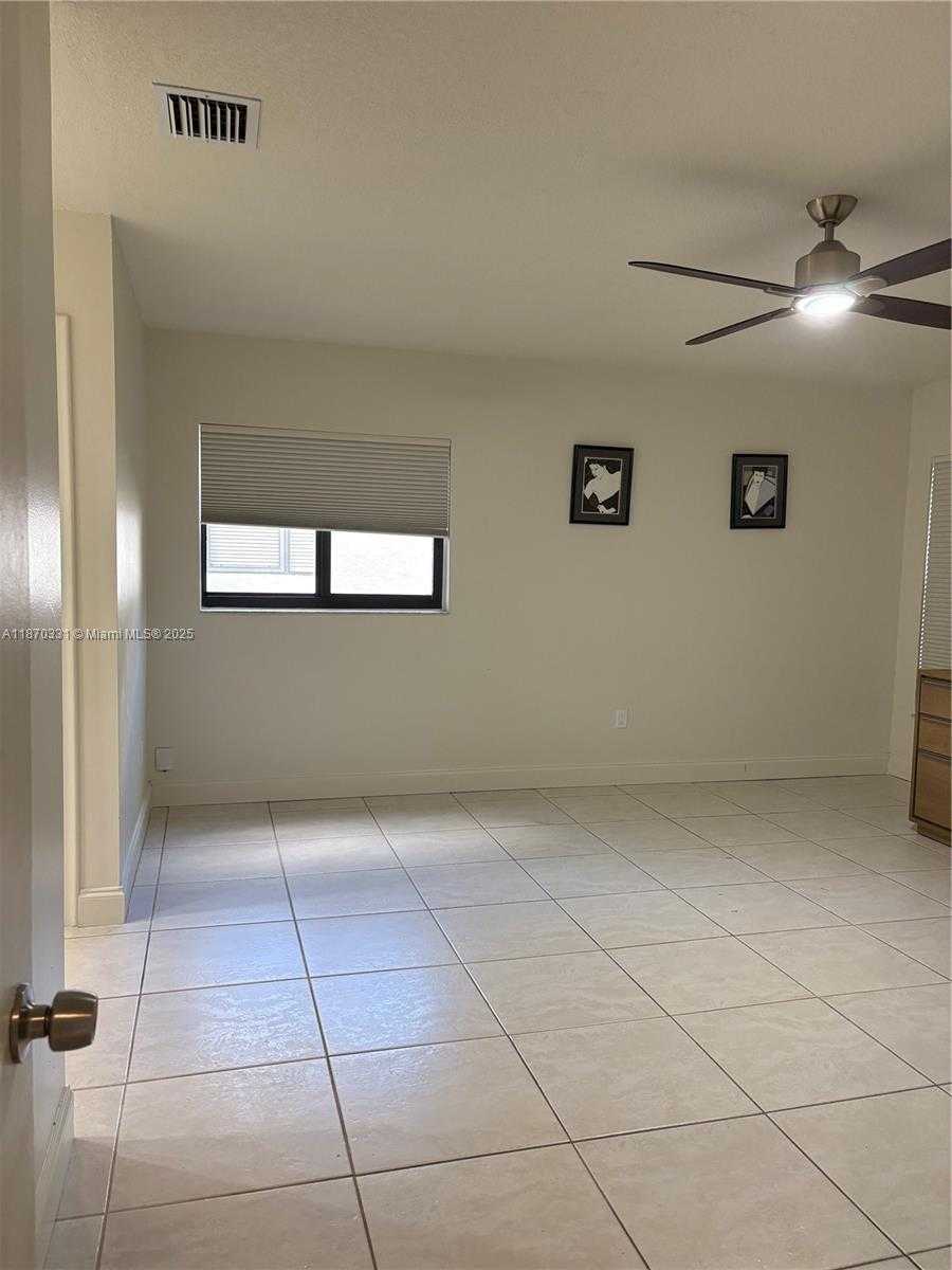 Small Image of 11527 SOUTH WEST 84TH LN, Miami Number 14